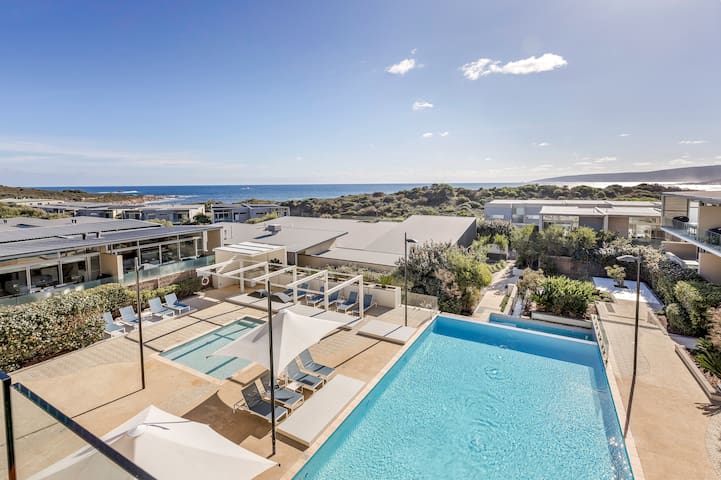 2 Bedroom Premium Beach House @ Smiths Beach Resort