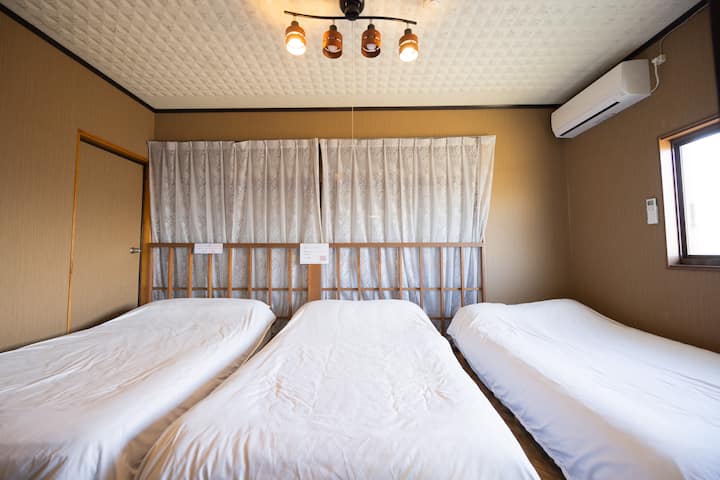 Спалня на 2 - ри етаж - 3 легла