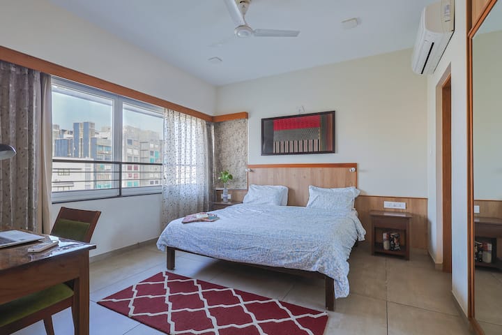 Modern 2 bedrooms Apartment Centrally located