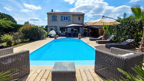 Atypical rental (villa + chalet) near Bordeaux