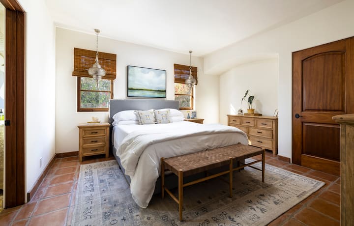 Phòng ngủ 4 Giường cỡ King cho khách có bồn tắm kèm theo