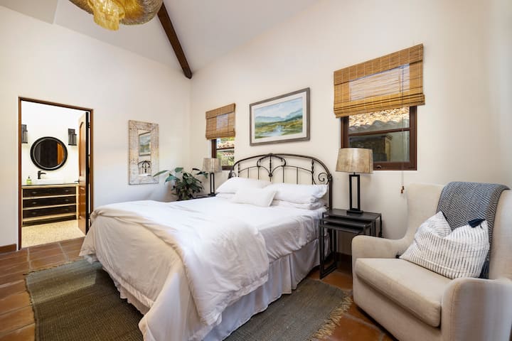 Phòng ngủ 3 Giường cỡ King cho khách có bồn tắm kèm theo