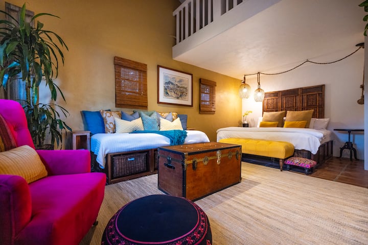 Phòng ngủ số 5 cho khách Split King cộng với 2 giường đơn và căn gác
Có thể được định cấu hình thành 3 cặp song sinh XL riêng biệt