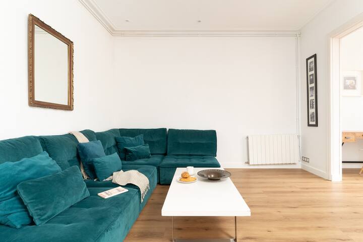 TSA Gran Via | 4 Bed Spacious Apartment gallery image 2