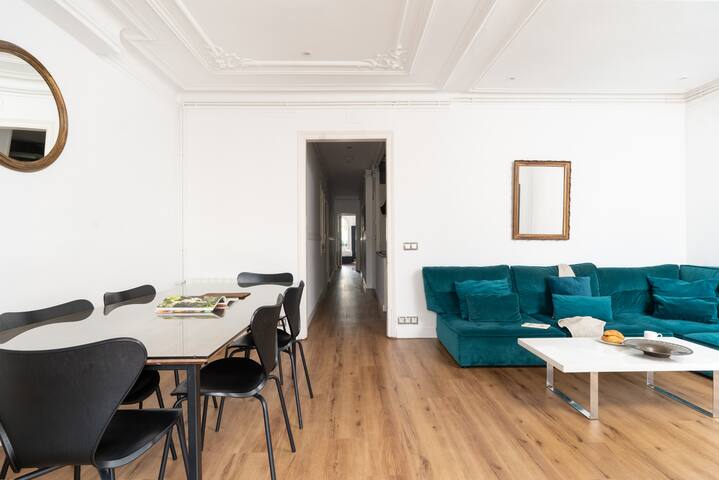 TSA Gran Via | 4 Bed Spacious Apartment gallery image 3