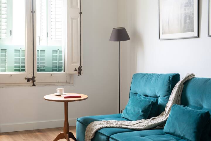 TSA Gran Via | 4 Bed Historic Apartment gallery image 5