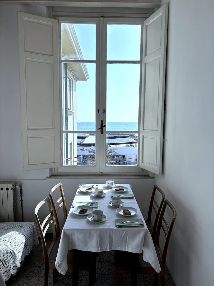 Beach Front Appartment In An Italian House - Camaiore