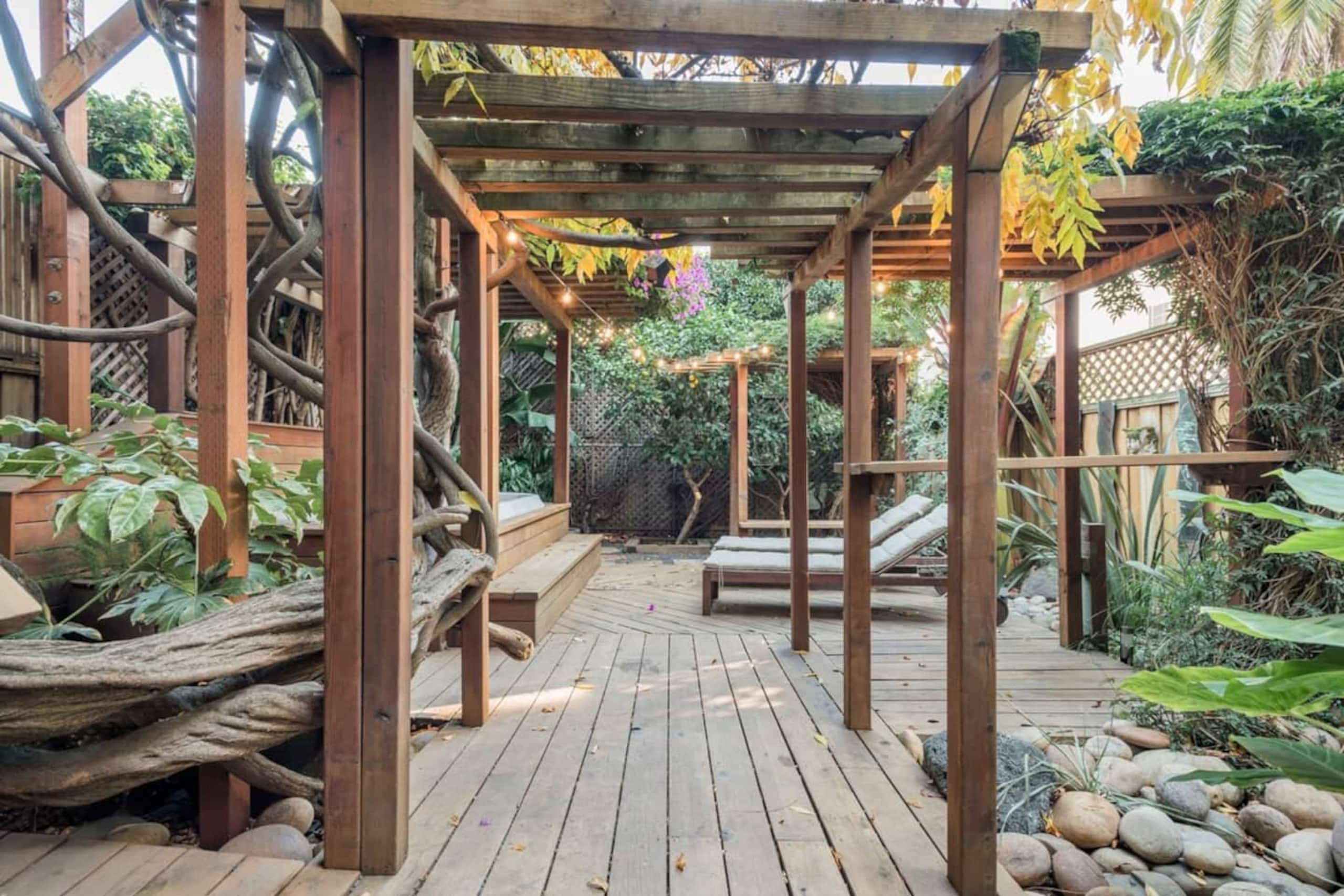 Home in San Francisco · ★4.95 · 1 bedroom · 2 beds · 1 bath - Image 23