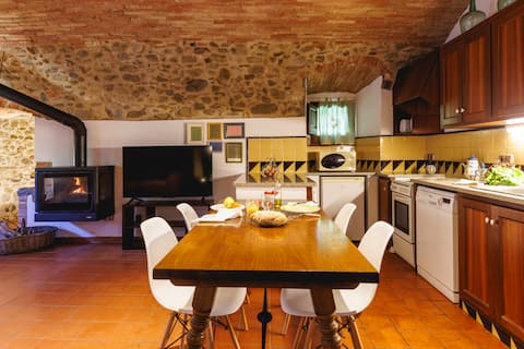 El Rebost de Mas Vilà - Rural House with BBQ