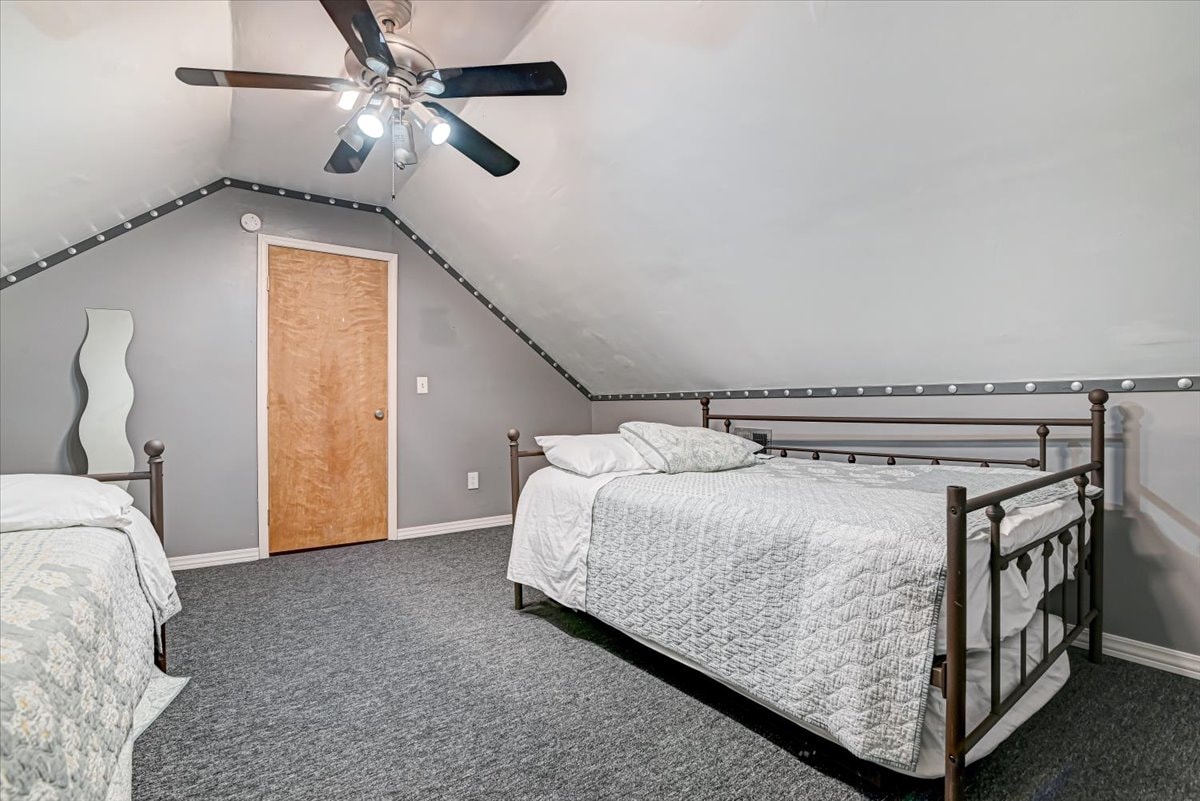 Pozdrav! Ako vam je potreban dodatni prostor, nudimo sobe na 4. katu uz nadoplatu od 400 USD. U ovim sobama ima još najviše 8 dodatnih mogućnosti za spavanje.