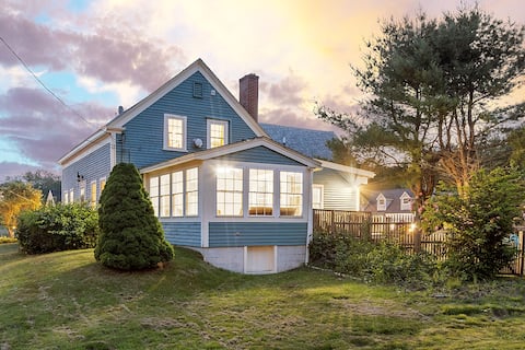 Charming Kennebunk Cape - Walk to Dock Square!