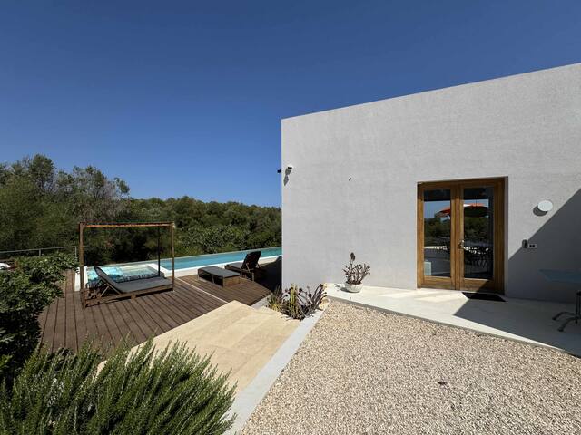 Villa with pool and sea view near Ostuni gallery image 4
