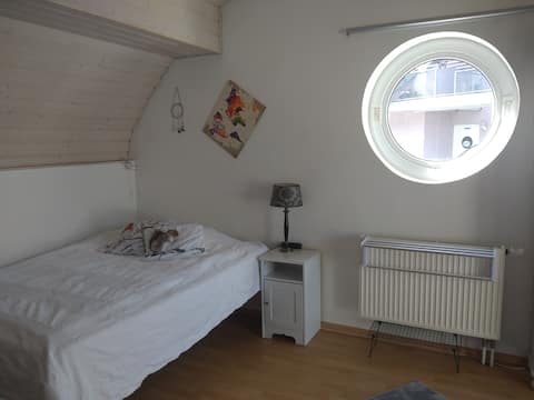 Large mod.,bright room.+ Balcony at LGS in Kronach