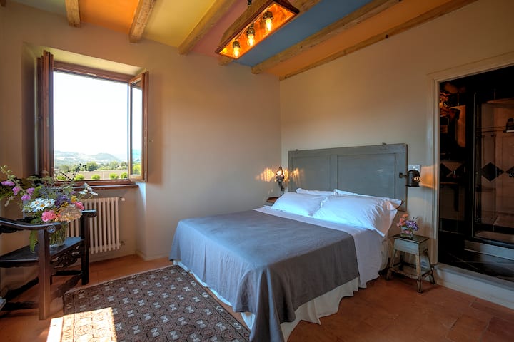 Двойна спалня със самостоятелна баня