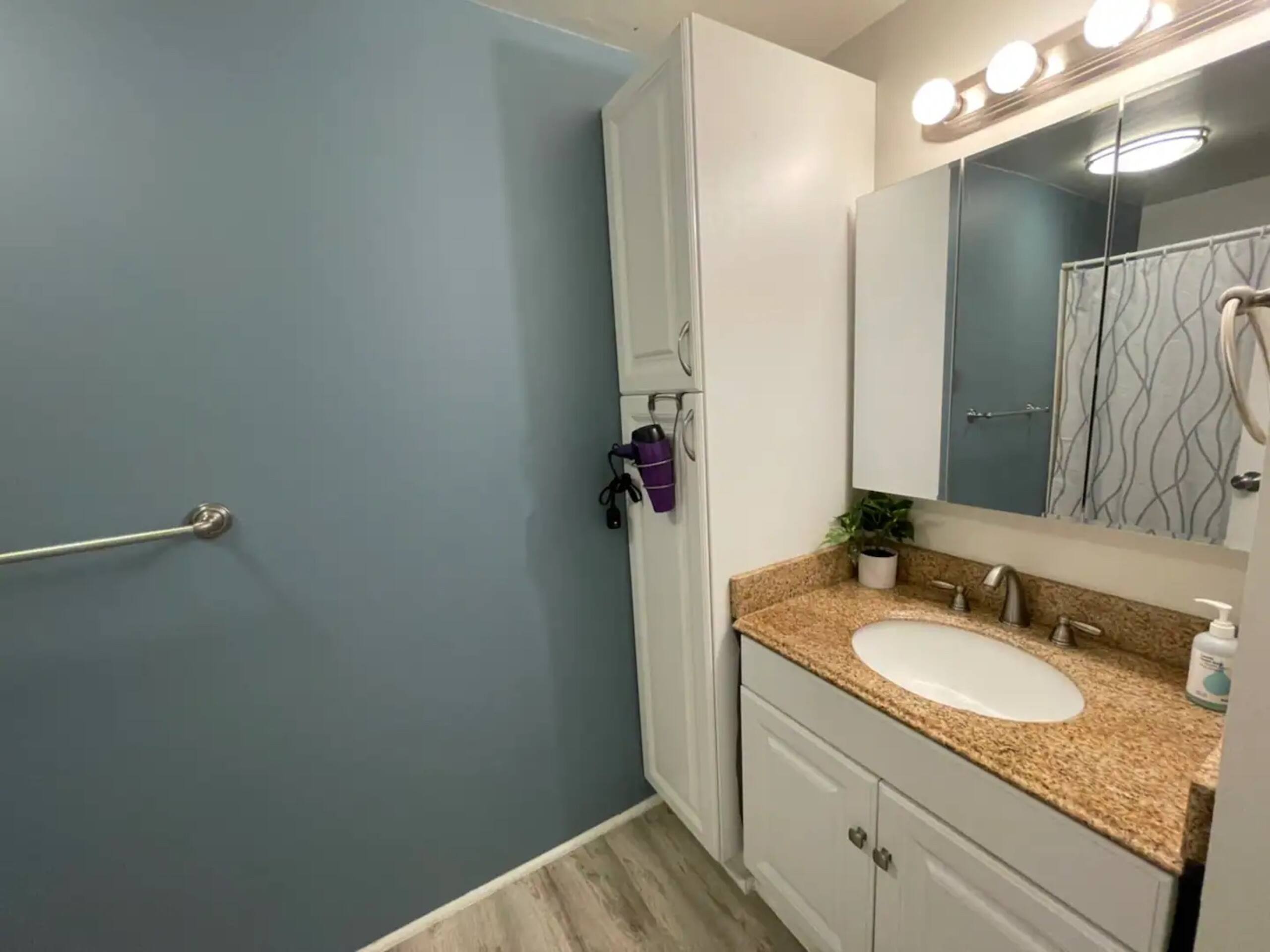 Condo in Honolulu · ★4.64 · Studio · 2 beds · 1 bath - Image 9