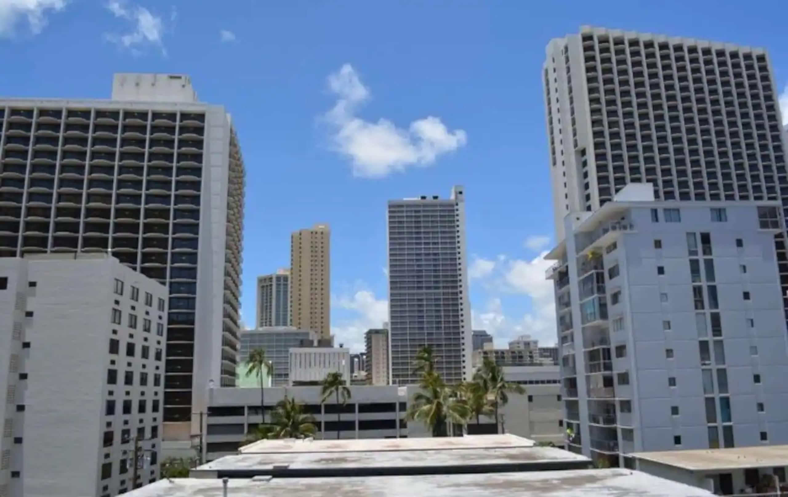 Condo in Honolulu · ★4.64 · Studio · 2 beds · 1 bath - Image 13
