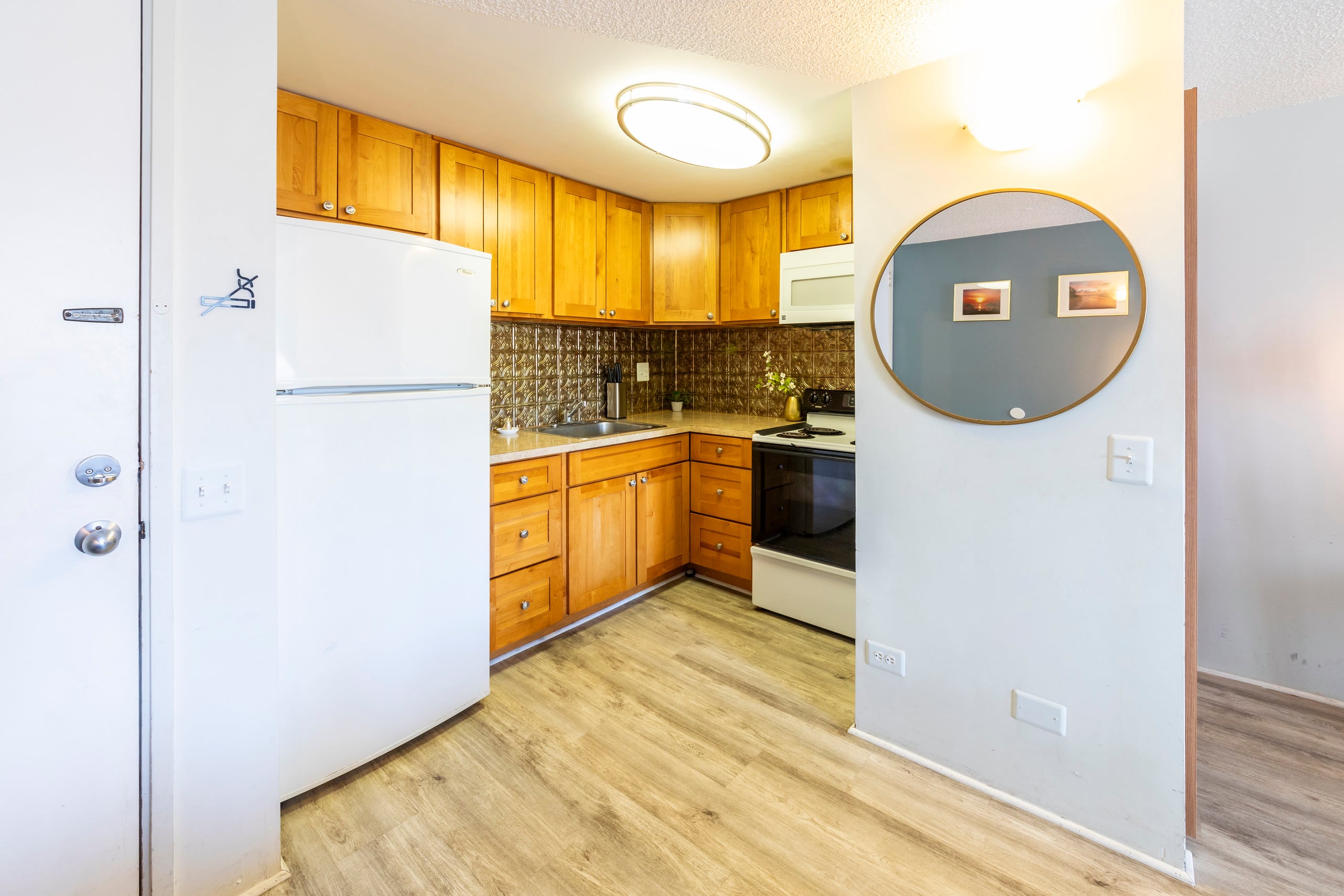Condo in Honolulu · ★4.64 · Studio · 2 beds · 1 bath - Image 2