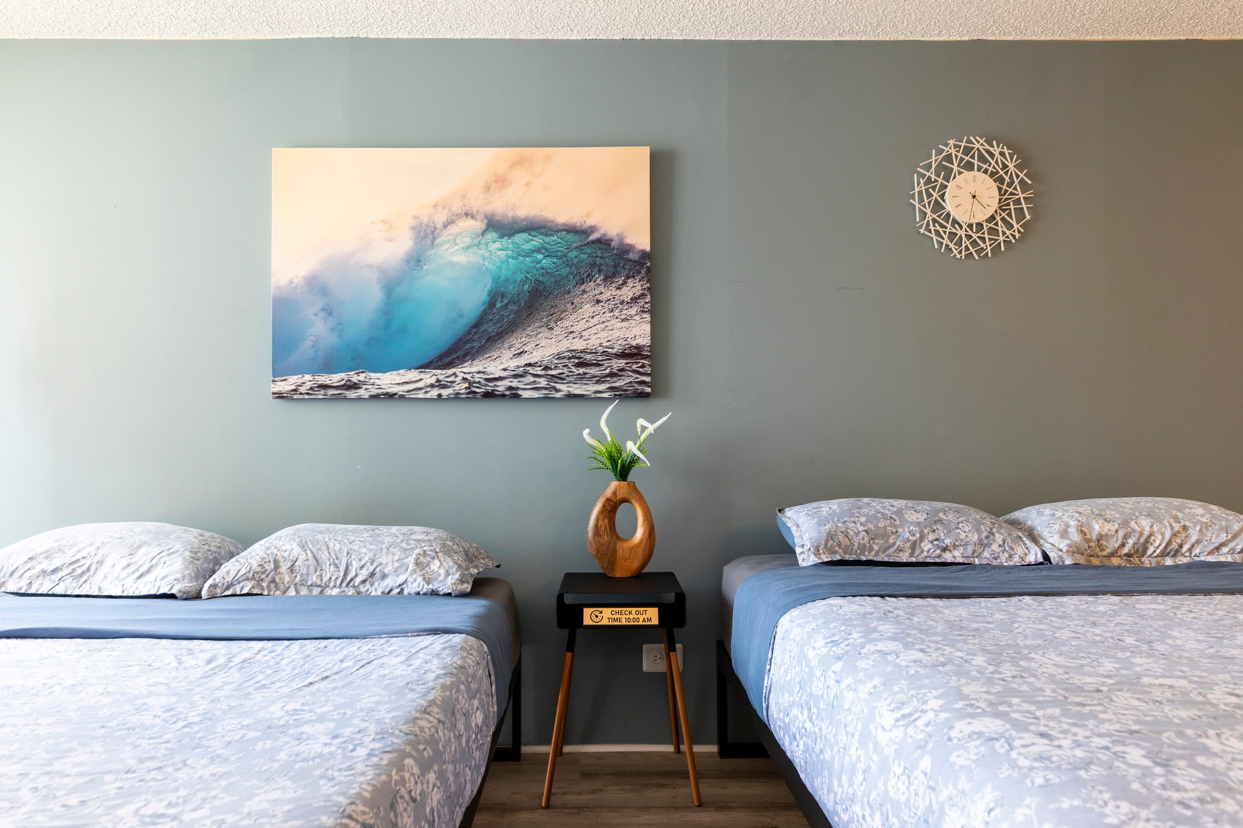 Condo in Honolulu · ★4.64 · Studio · 2 beds · 1 bath - Image 1