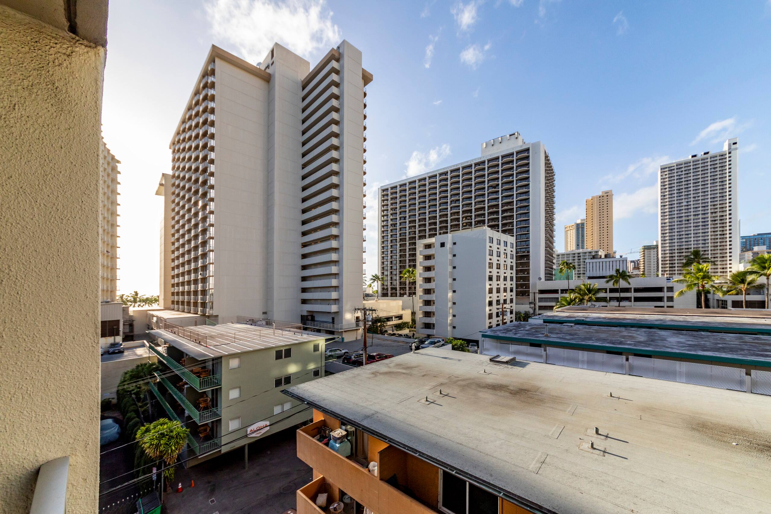 Condo in Honolulu · ★4.64 · Studio · 2 beds · 1 bath - Image 14