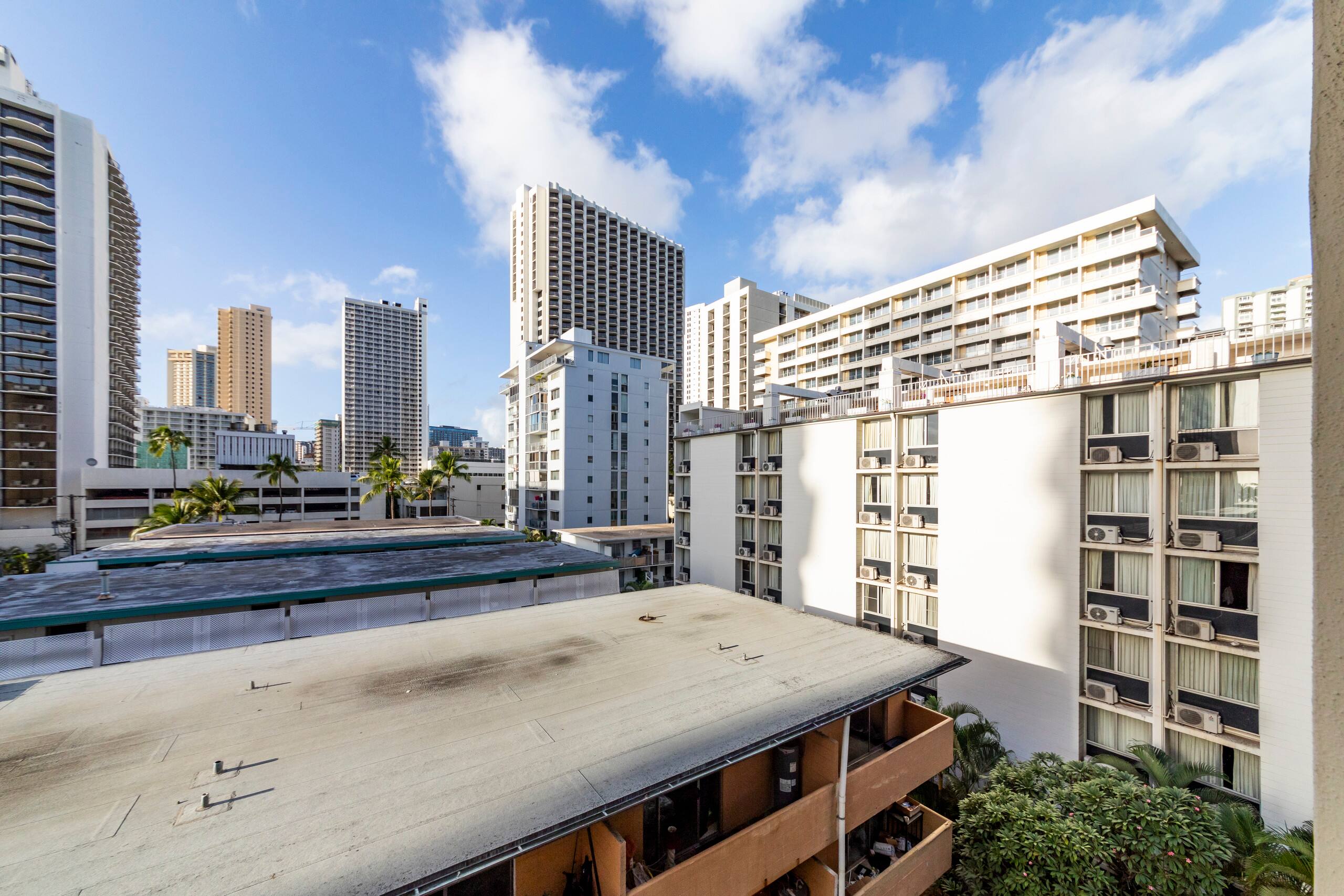 Condo in Honolulu · ★4.64 · Studio · 2 beds · 1 bath - Image 16
