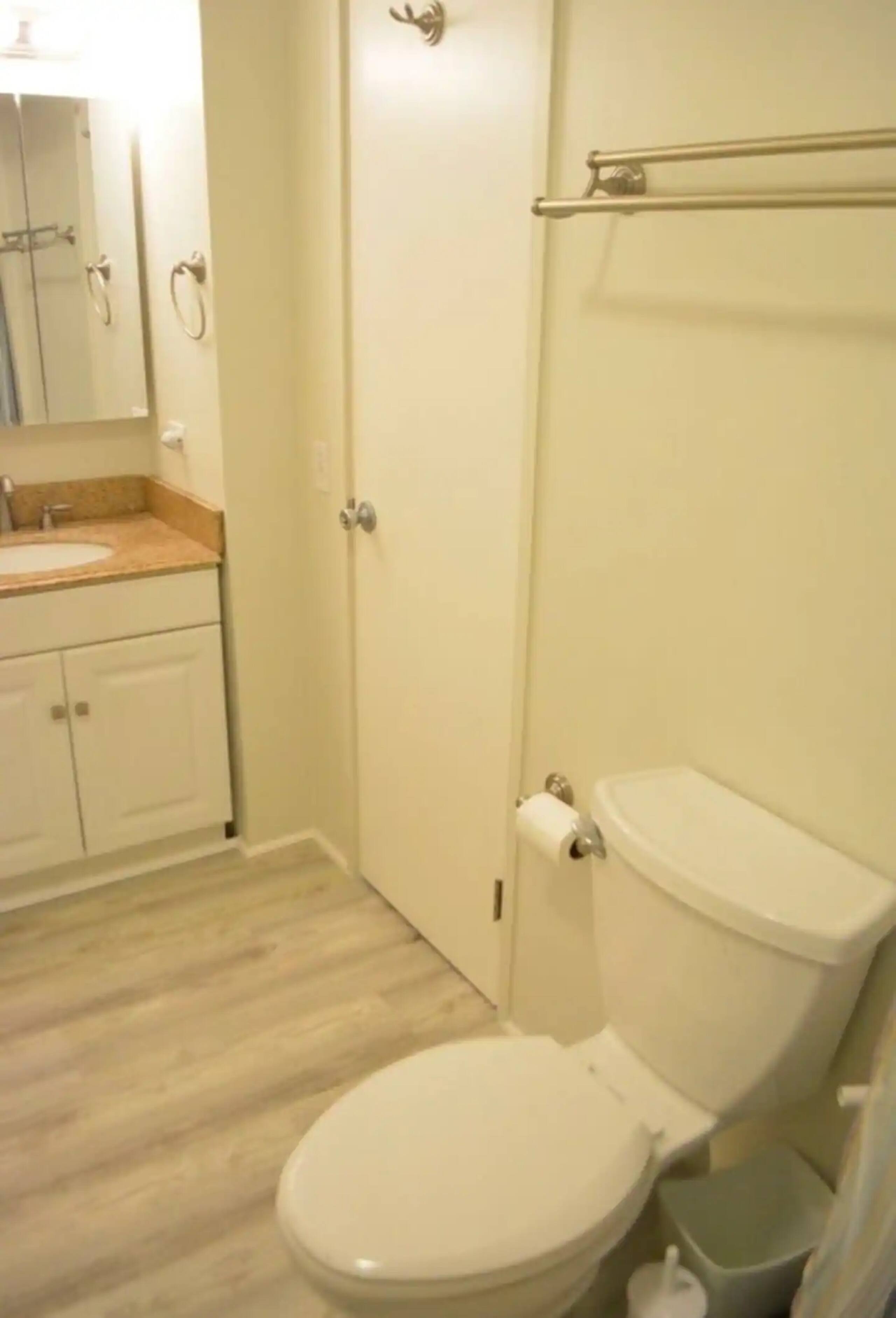 Condo in Honolulu · ★4.64 · Studio · 2 beds · 1 bath - Image 11