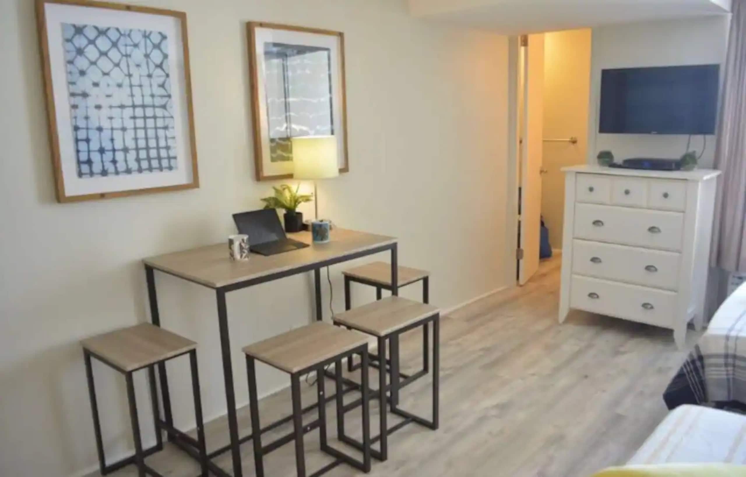 Condo in Honolulu · ★4.64 · Studio · 2 beds · 1 bath - Image 24