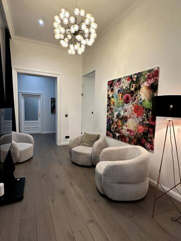 Kaiserin Sissi – City Apartment Downtown Vienna gallery image 2