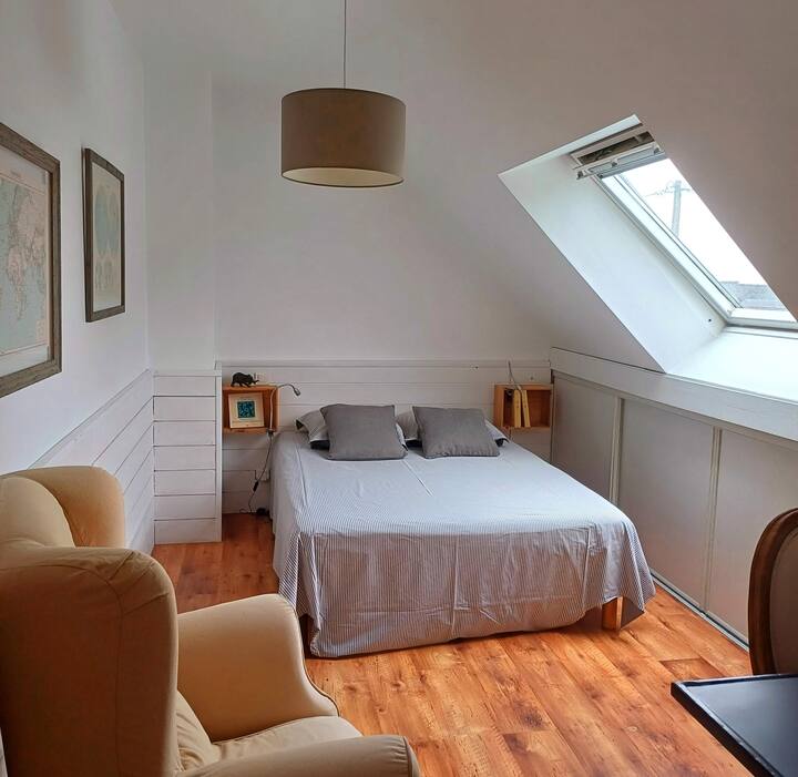 غرفة  النوم التي تحتوي على 140 سريرًا 