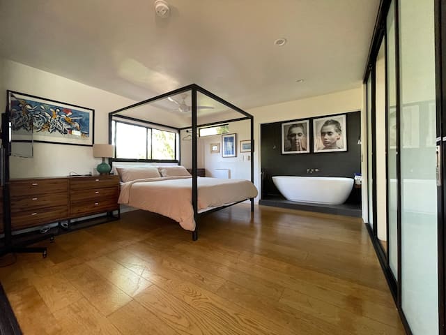 Venice Beach Rooftop House+Parking+Steps to Ocean gallery image 2