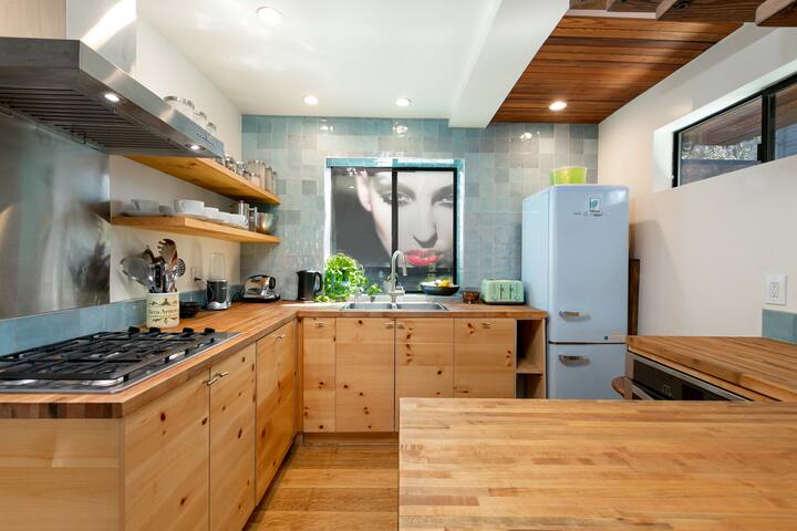 Venice Beach Rooftop House+Parking+Steps to Ocean gallery image 5