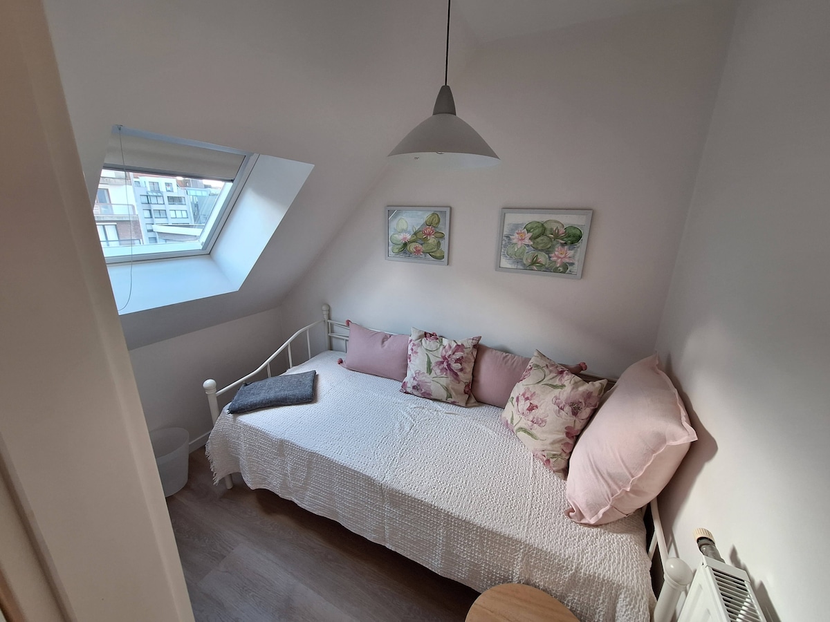 חדר שינה קטן למעלה 