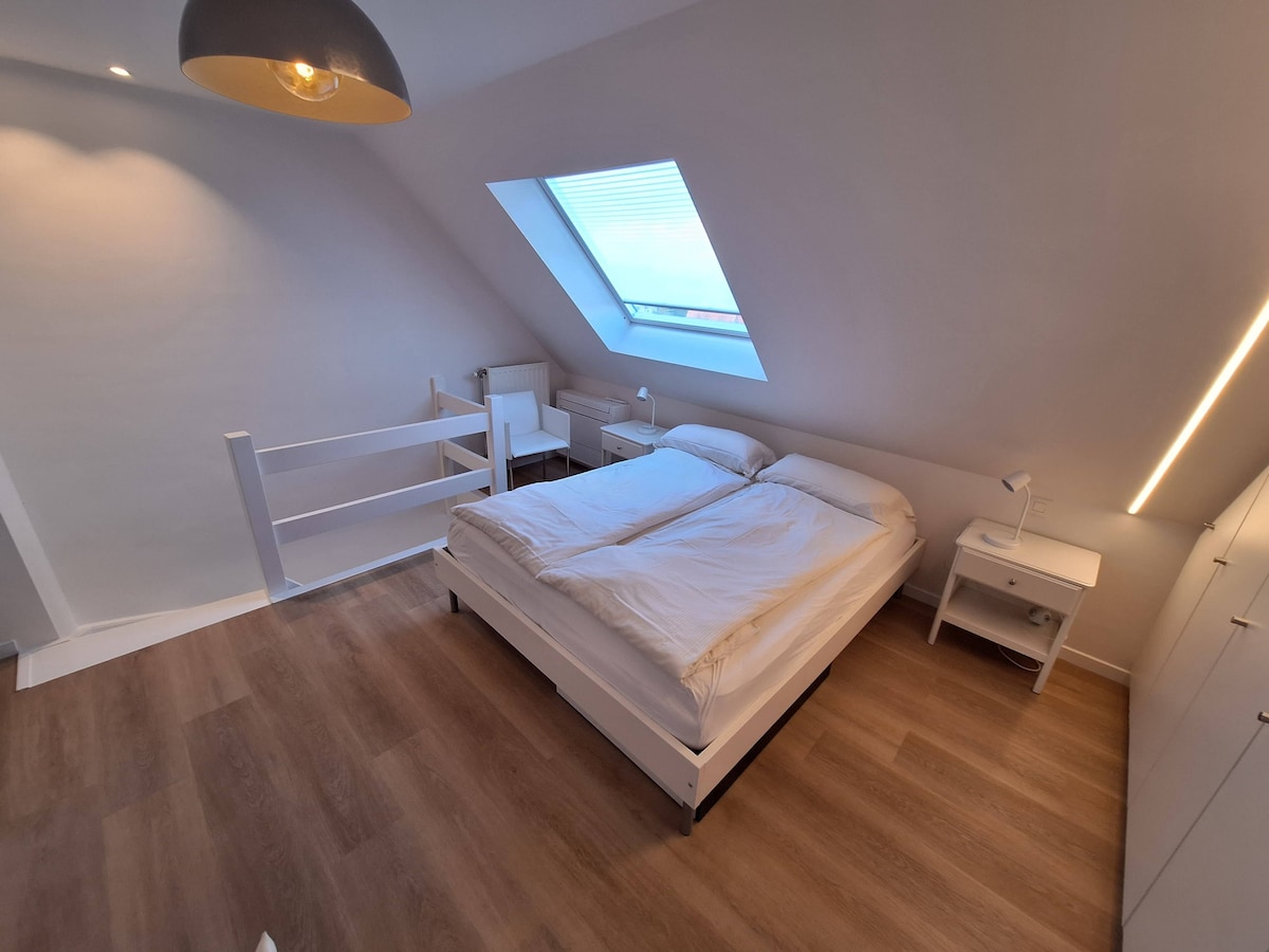 חדר השינה למעלה 