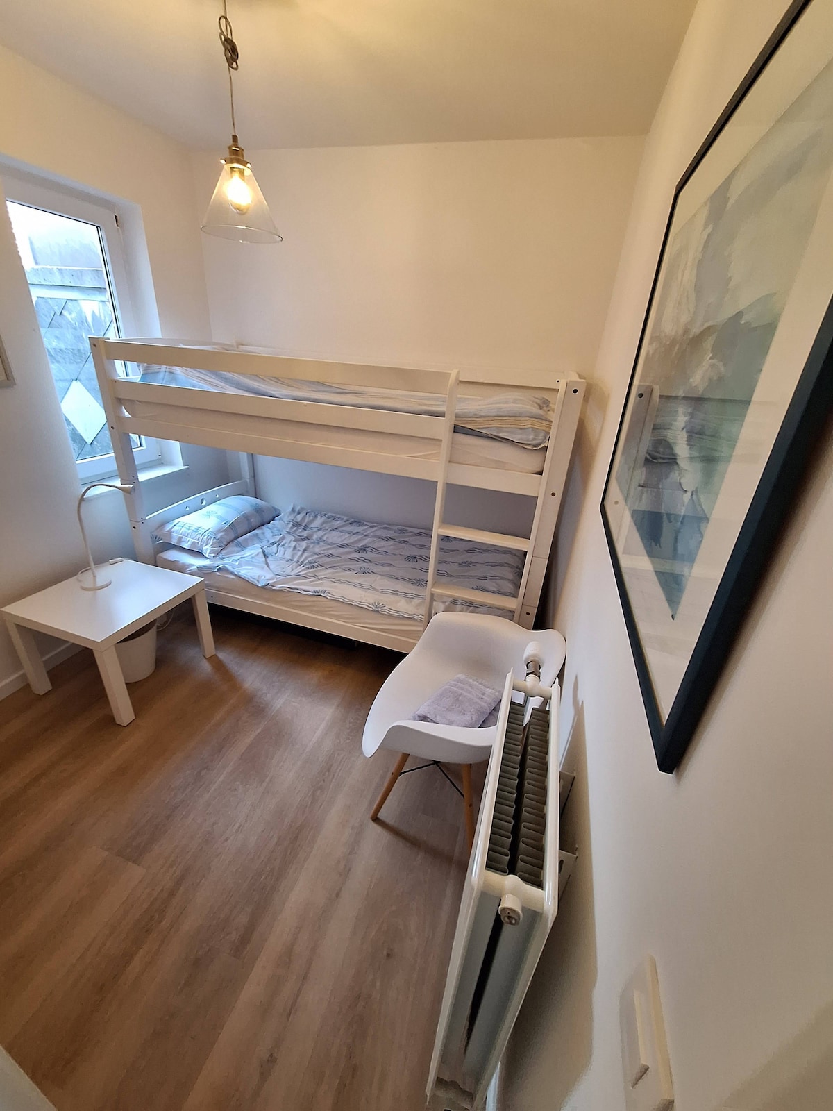 מיטות קומתיים בחדר השינה התחתון 