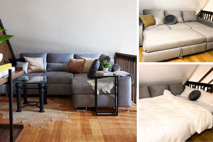 Naše útulné podkrovie ponúka dodatočný priestor na spanie, ktorý sa bez námahy zmení na útulnú manželskú posteľ.