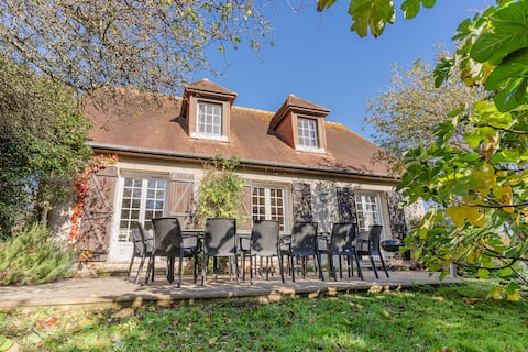 150 m2 villa, 15 people, spa, 300 m from the beach