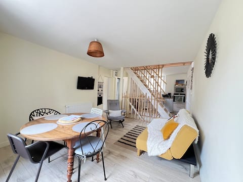 Successful Airbnb property: Nice duplex a short walk to the beach in Saint Aubin Sur Mer