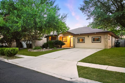 Clean, Spacious, Modern Home | Sleeps 14| Good Loc