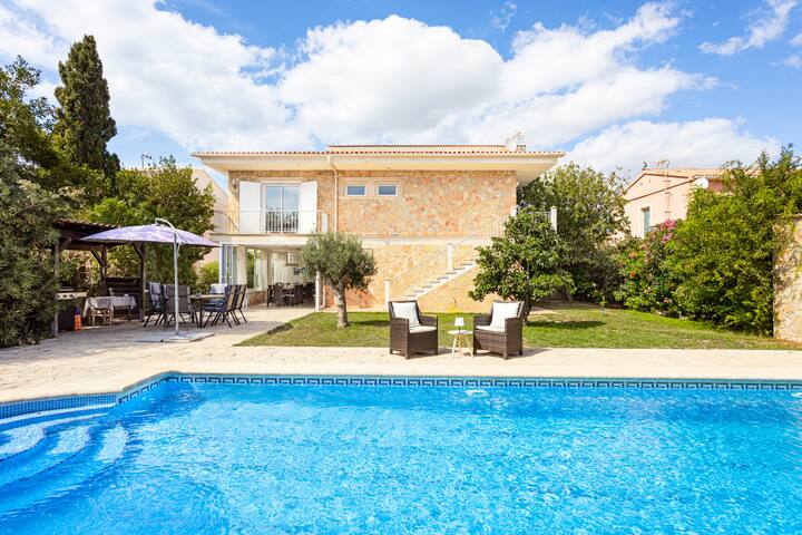 Villa Ines: Holiday Home, Pool & BBQ, Home Office