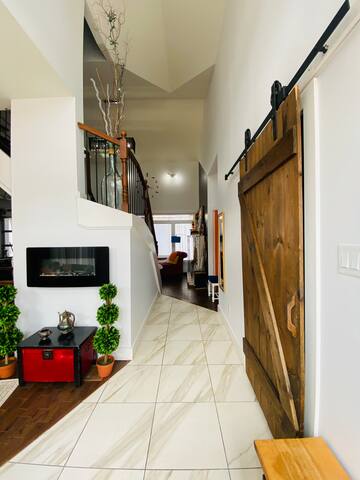 RESORT FEEL AT HOME WITH POOL & HOTTUB! gallery image 4