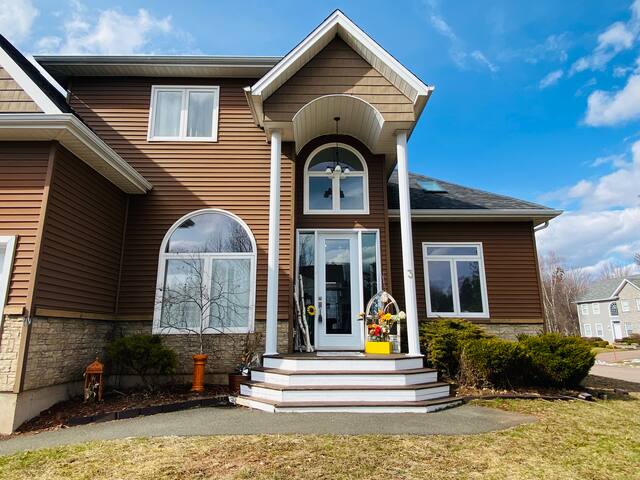 RESORT FEEL AT HOME WITH POOL & HOTTUB! gallery image 3