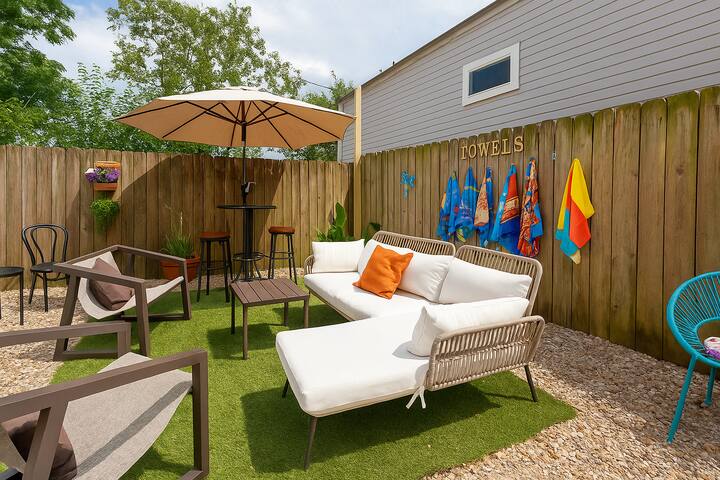 New Cowboy Pool! 6BR by FQ | EV Charger | Parking gallery image 4