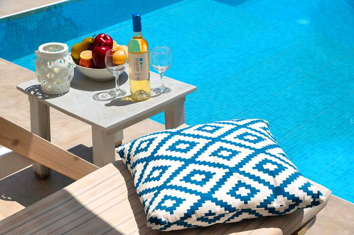 Island Villa with Private Heated Pool 31 guests gallery image 4