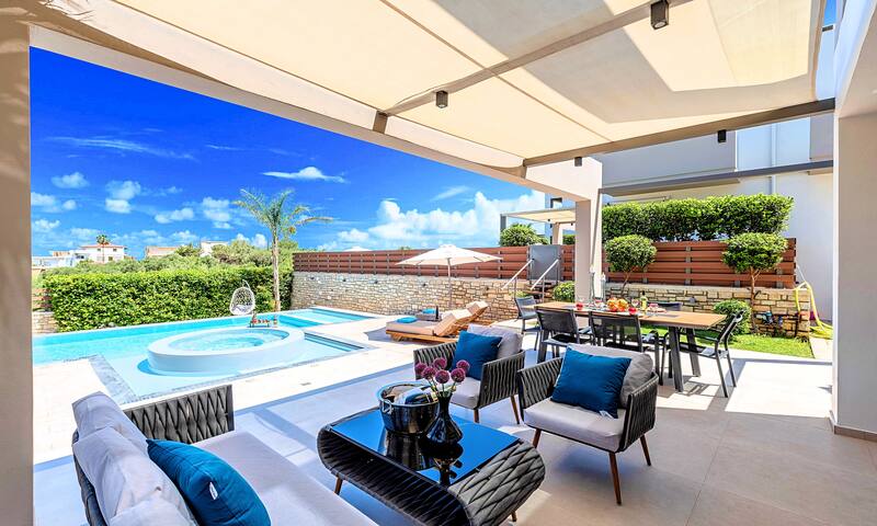 Minoas Sky Villa Heated Pool gallery image 4