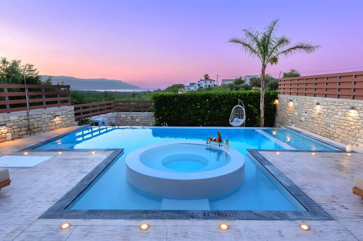 Minoas Sky Villa Heated Pool gallery image 3