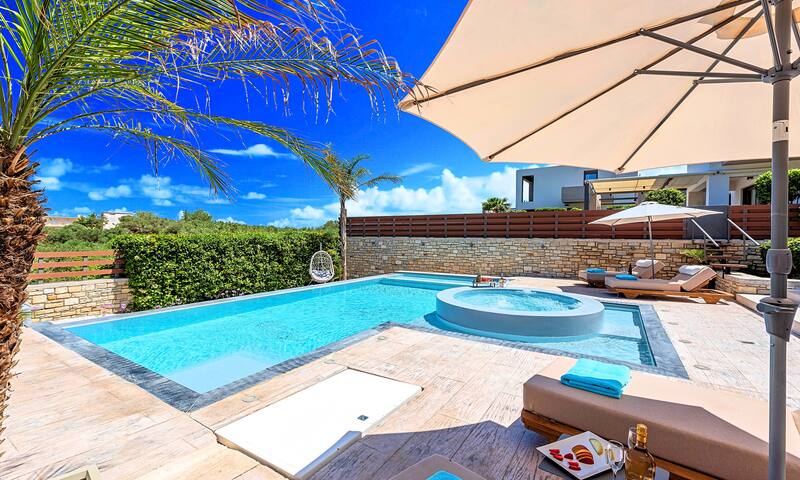 Minoas Sky Villa Heated Pool gallery image 5