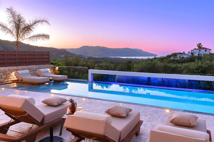 Minoas Luxury Villa Heated Pool 28 guests gallery image 2