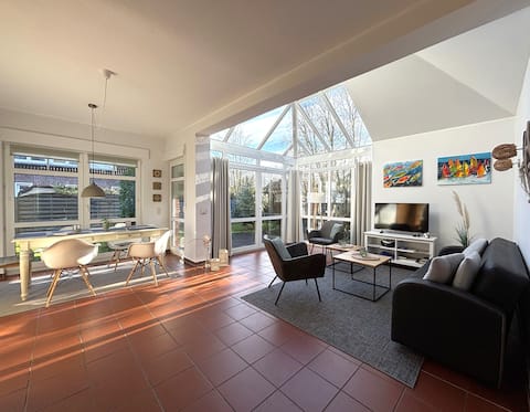 Cozy vacation home with conservatory