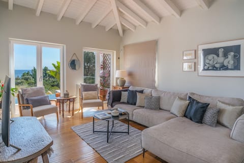 Top Airbnb: Casa Oliveira - Private Pool & Ocean Views in Budens