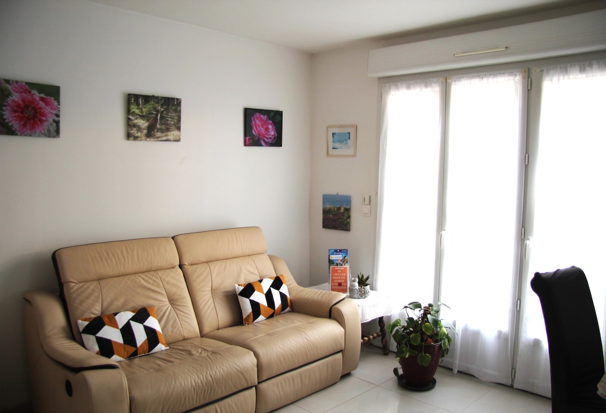 Popular Airbnb listing: Le petit clos fleuri, warm welcome guaranteed in Seine Et Marne