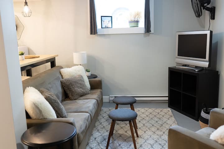 Steps To Main St & Dining-free Sandbanks Pass #52c - Prince Edward